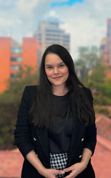 Ángela María Serrano Muñoz - Abogada Senior en Parra Rodríguez Abogados, especialista en litigios civiles, comerciales y contencioso administrativos.